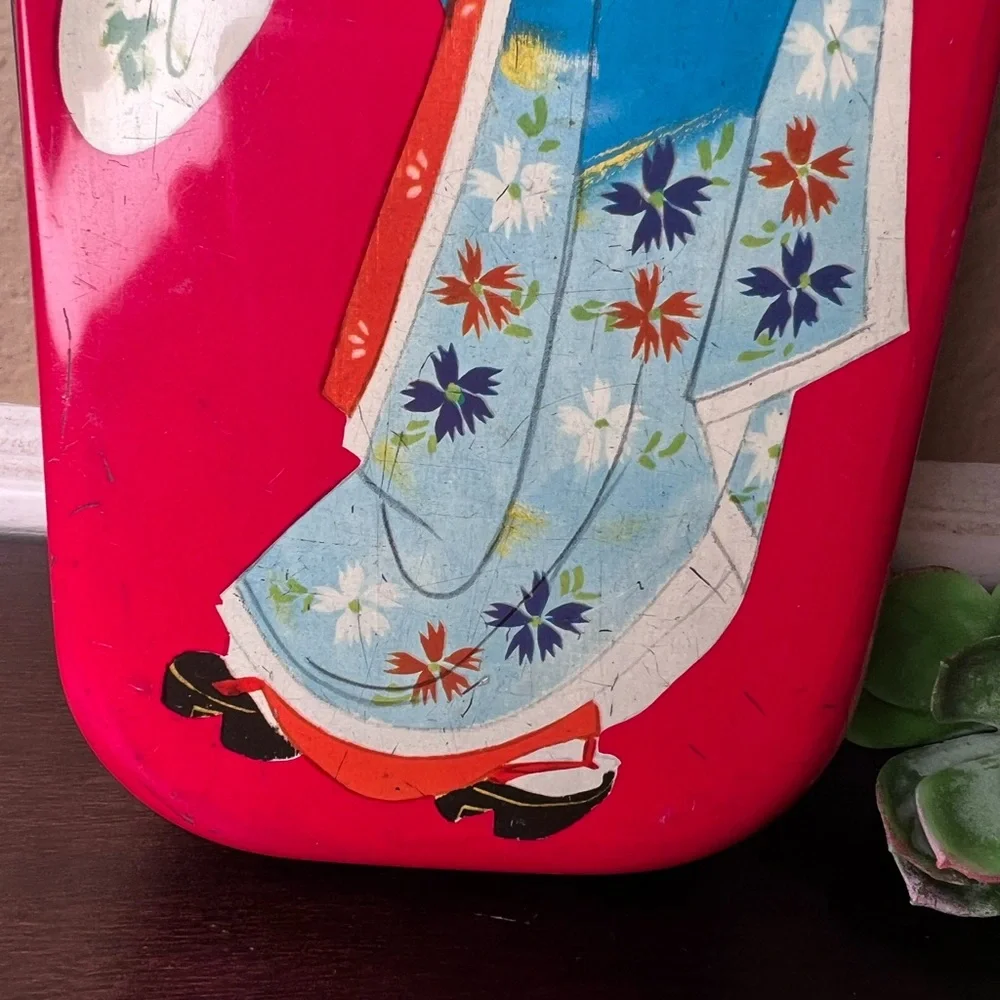 Vintage 1960s Motta Geisha Tin | Italian Confectionery Collectible